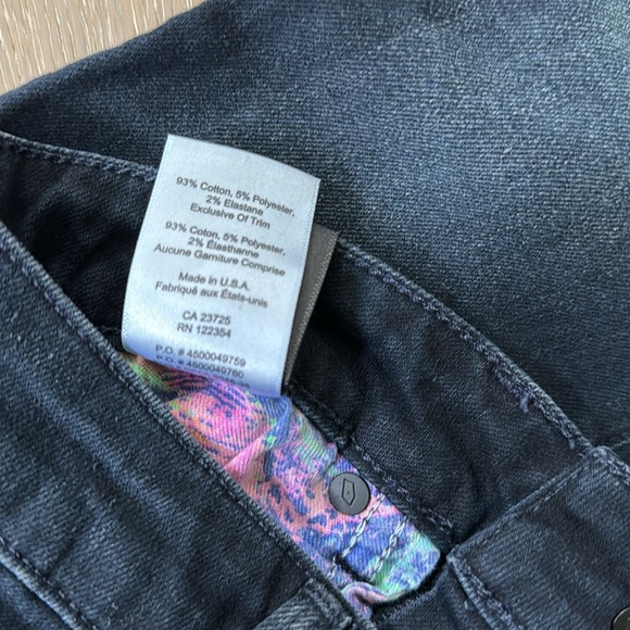 X2 paradise mine jeans from aritzia - light wash and dark wash - Picture 4 of 4
